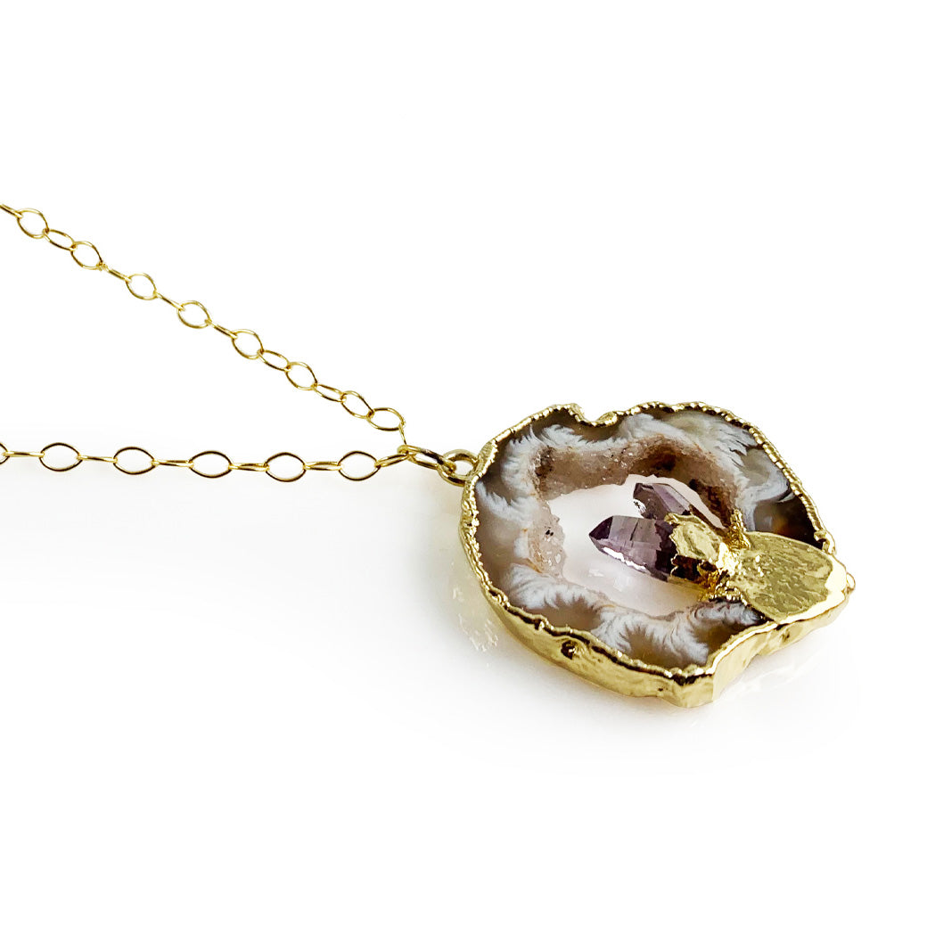 COLLAR REBANADA GEODA CON CENTRO PUNTA AMATISTA.