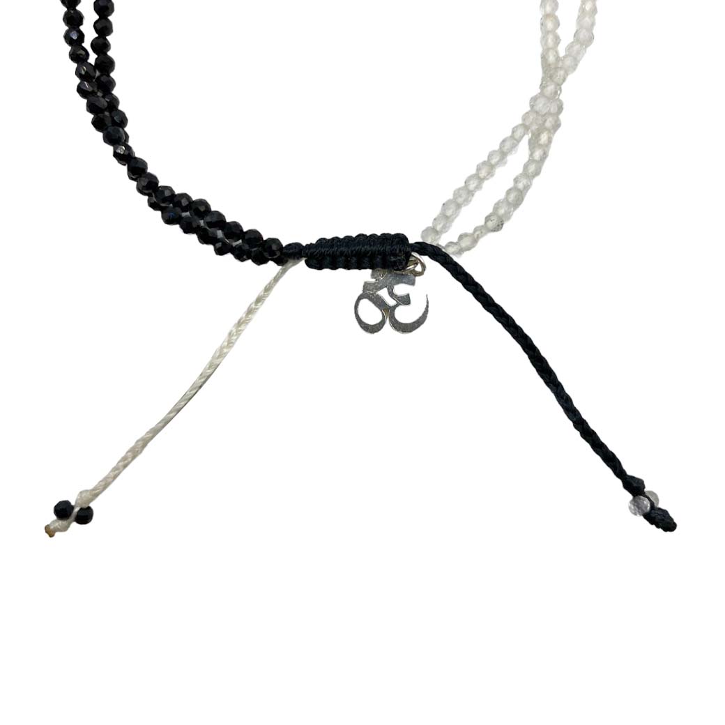 Pulsera Ying-yang Cuarzo Blanco y Espinela - detalle de textura y color