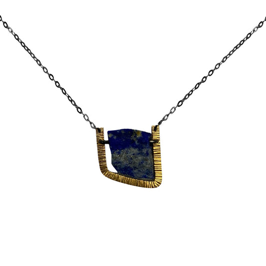 COLLAR DE PLATA CENTRO HERRADURA LAPISLÁZULI.