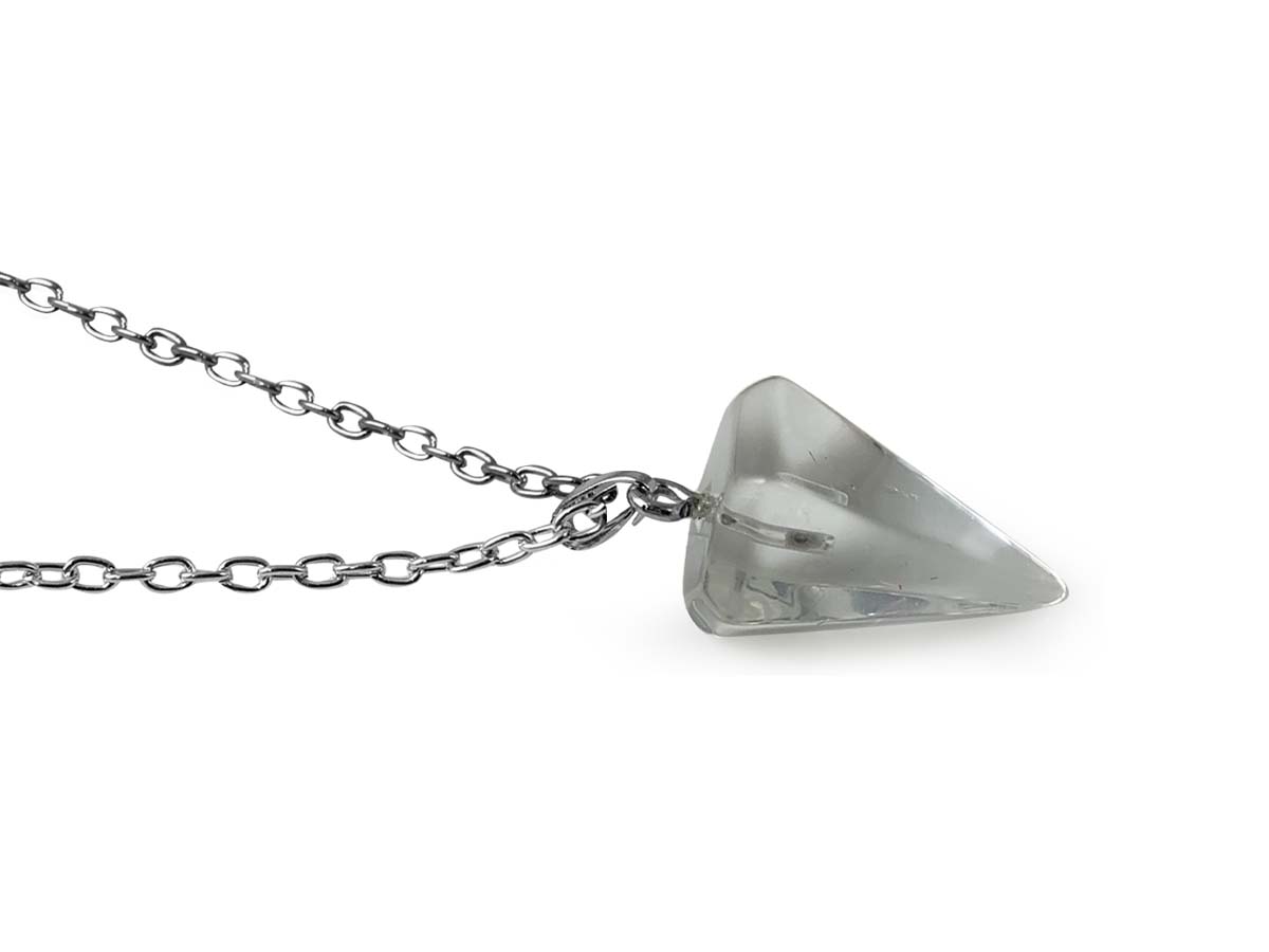 COLLAR PÉNDULO DE CUARZO BLANCO.