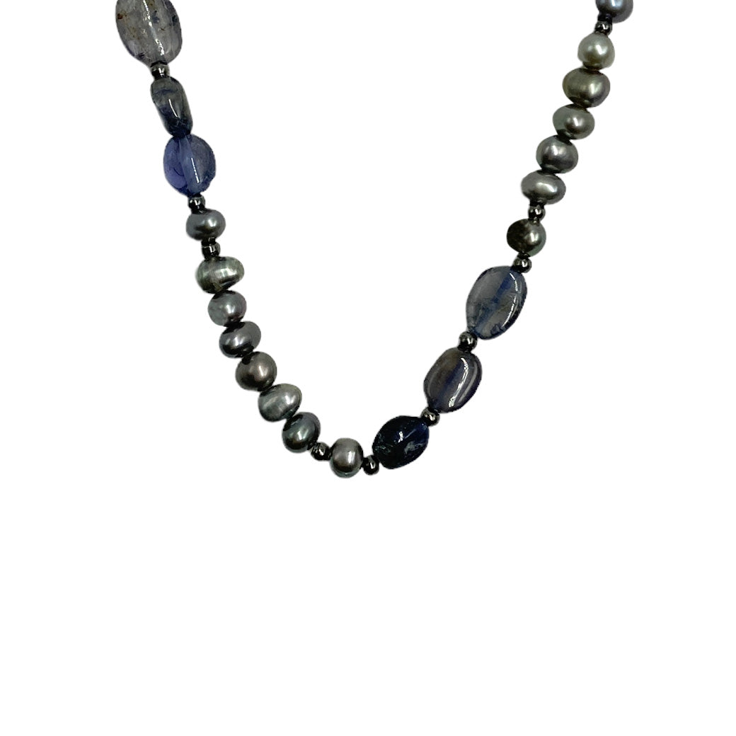 COLLAR CORTO CON IOLITA.