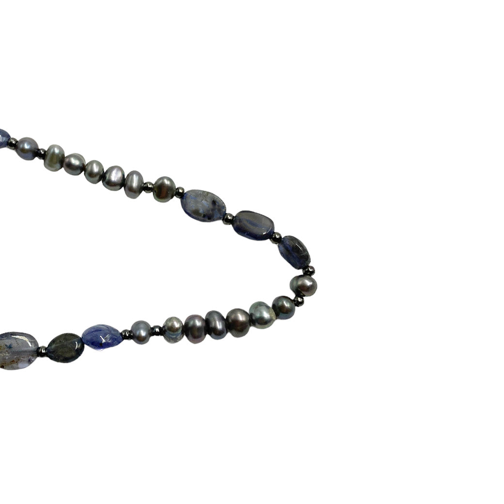 COLLAR CORTO CON IOLITA.