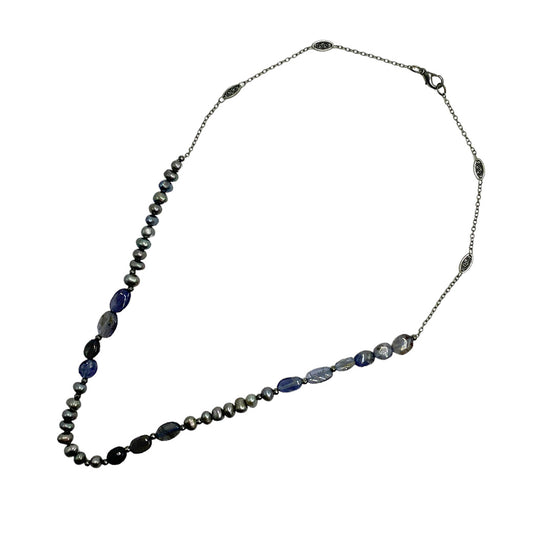 COLLAR CORTO CON IOLITA.