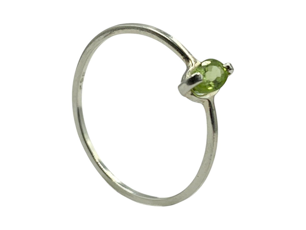 ANILLO DE PLATA .925 CENTRO PERIDOTO
