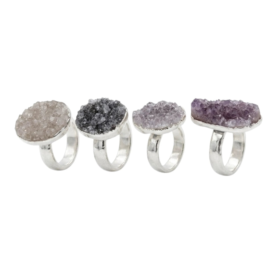 ANILLO METÁLICO MARTILLADO CON DRUSA DE AMATISTA
