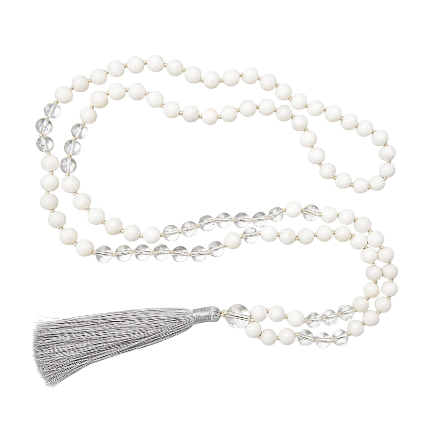 JAPA MALA: COLLAR DE CONCHA Y CUARZO BLANCO