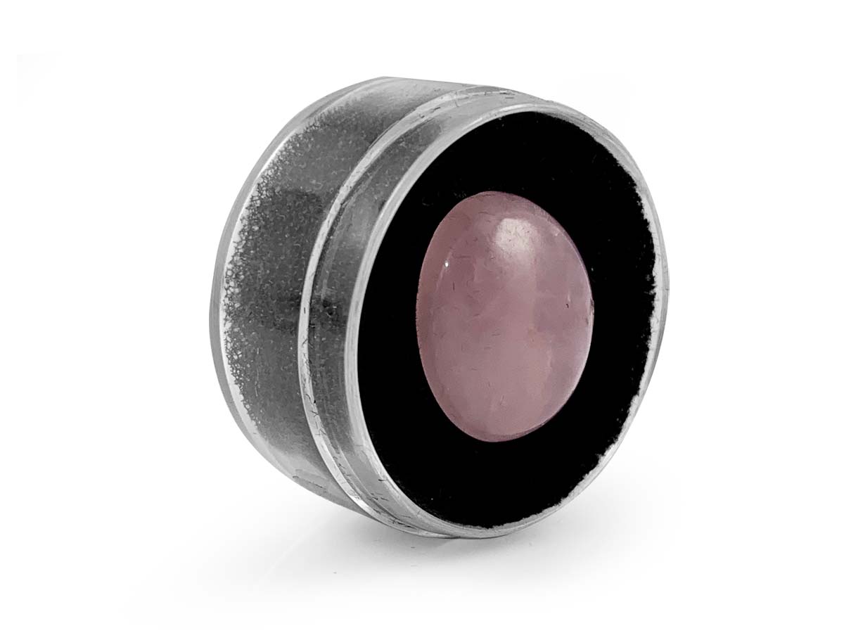 CABUJÓN CIRCULAR DE CUARZO ROSA.