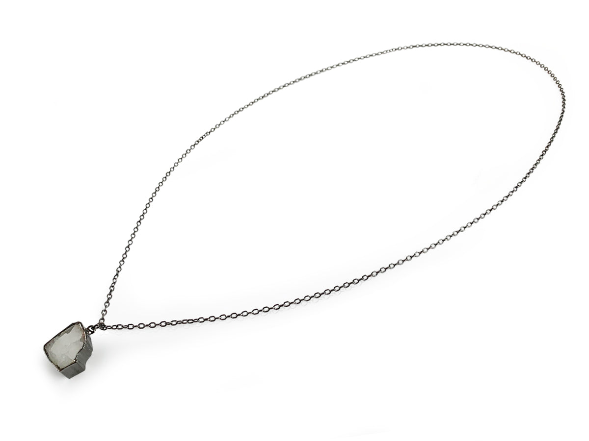 COLLAR CON CENTRO ULEXITA ELECTROFORMADA PAVONADO