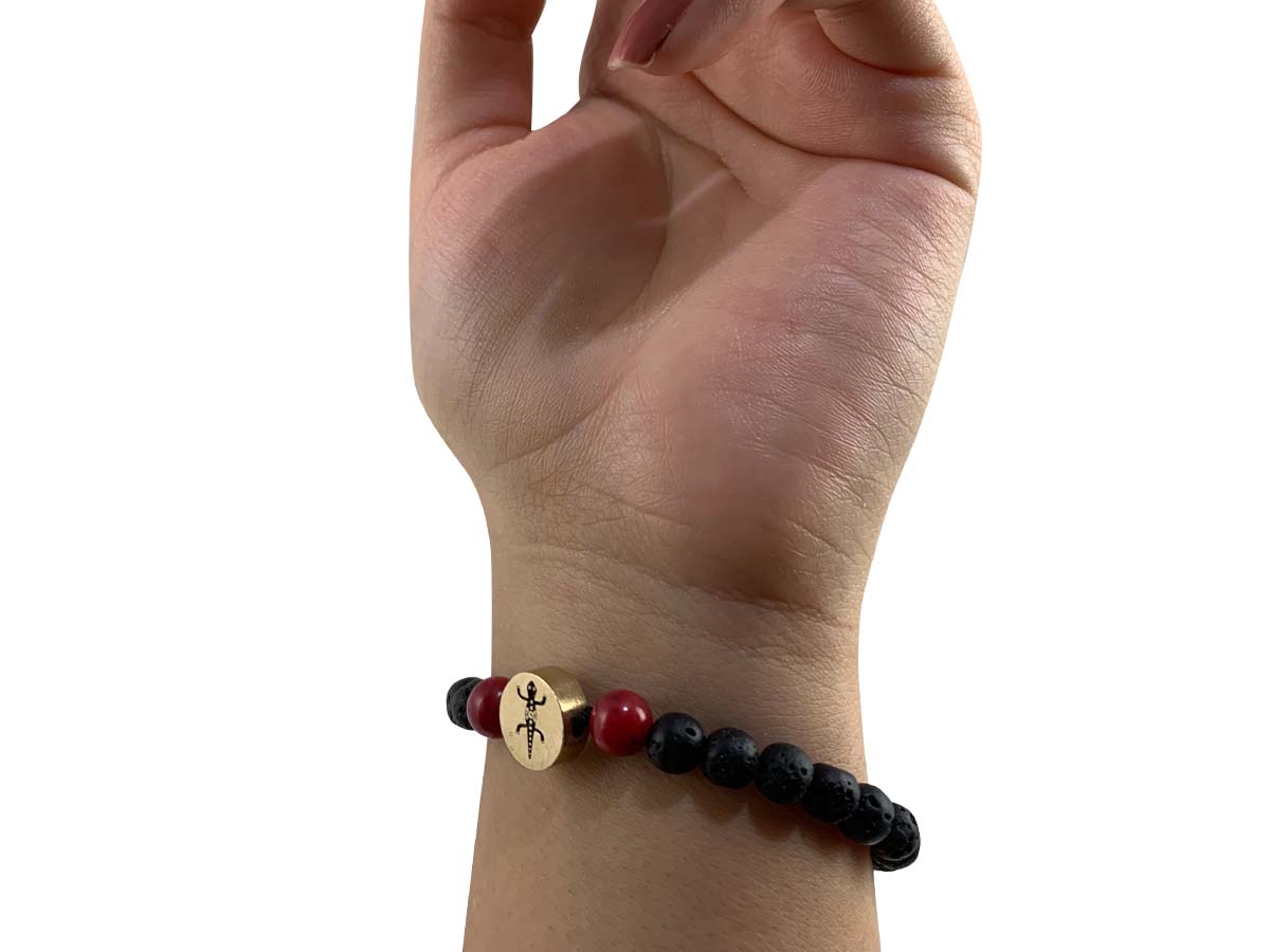Pulsera Maya Lagarto de Coral Rojo y Piedra Volcánica - detalle de textura y color