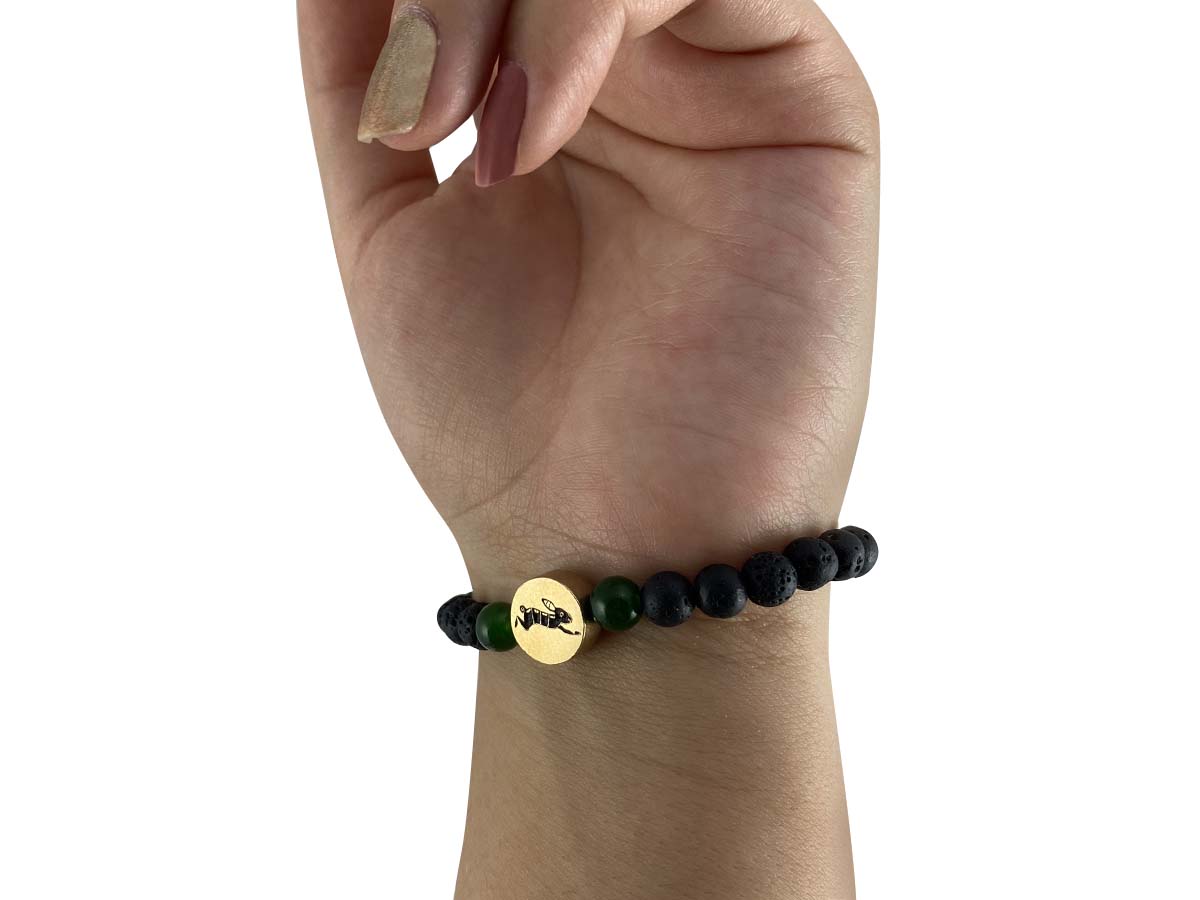 Pulsera Maya Conejo de Ágata Verde y Piedra Volcánica - detalle de textura y color