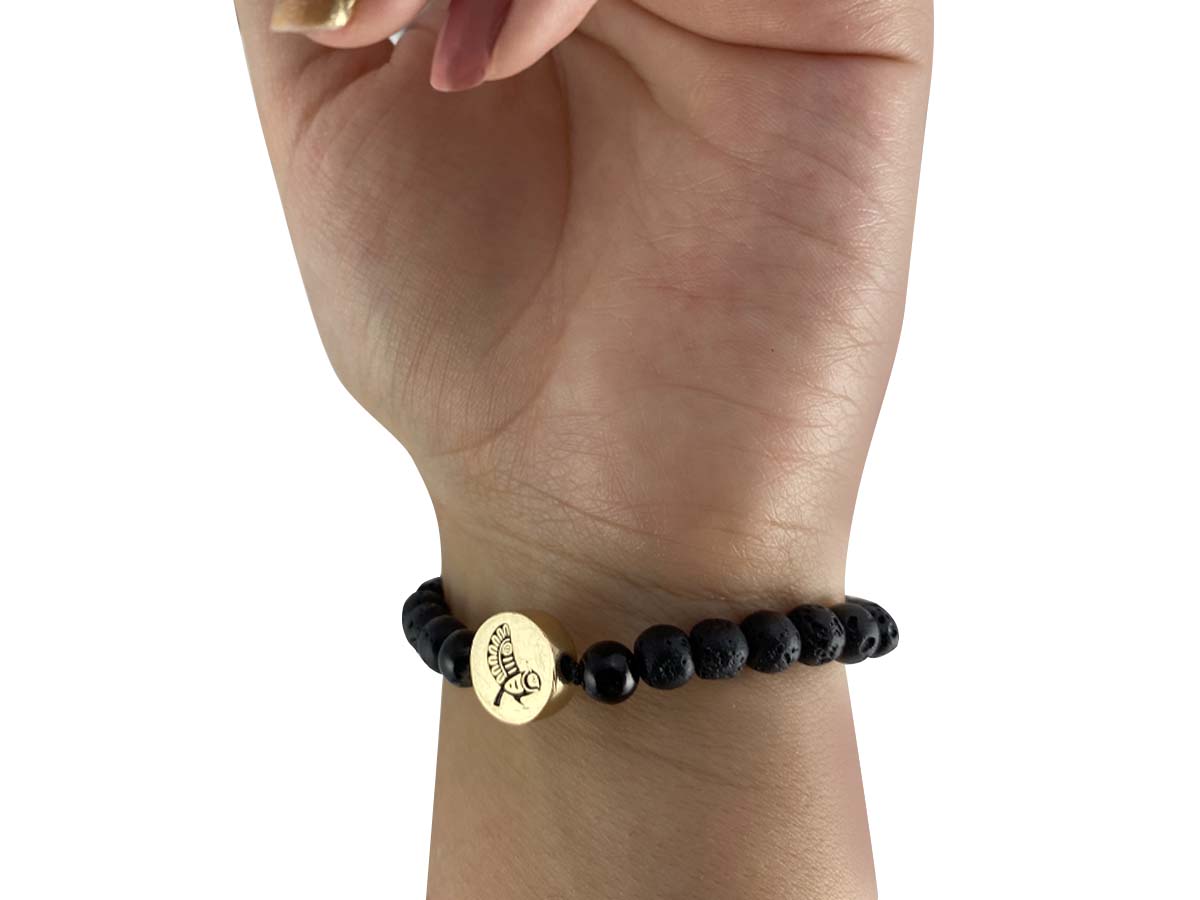 Pulsera Maya Búho de Ágata Negra y Piedra Volcánica - detalle de textura y color
