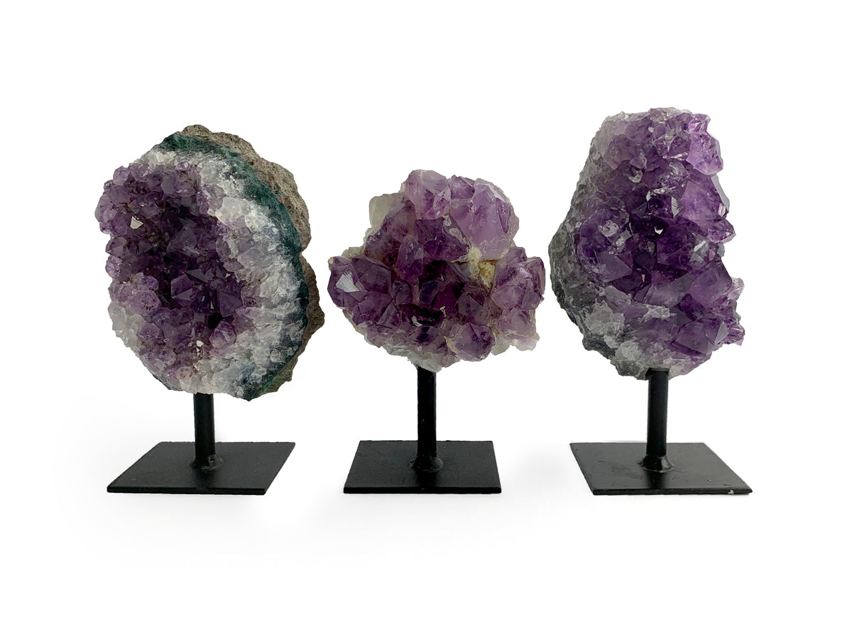 DRUSA DE AMATISTA EN BASE DE HERRERÍA.