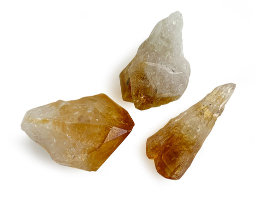 3 PUNTAS DE CUARZO CITRINO CHICAS RÚSTICAS.