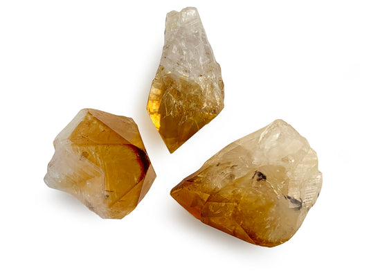 3 PUNTAS DE CUARZO CITRINO MEDIANAS RÚSTICAS.