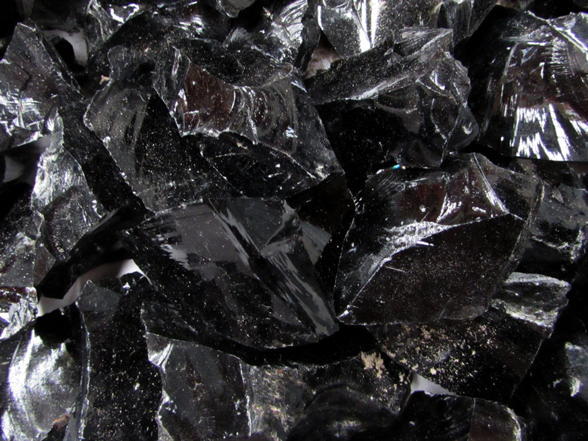 PAQUETE DE 10 PIEZAS DE OBSIDIANA TRITURADA.