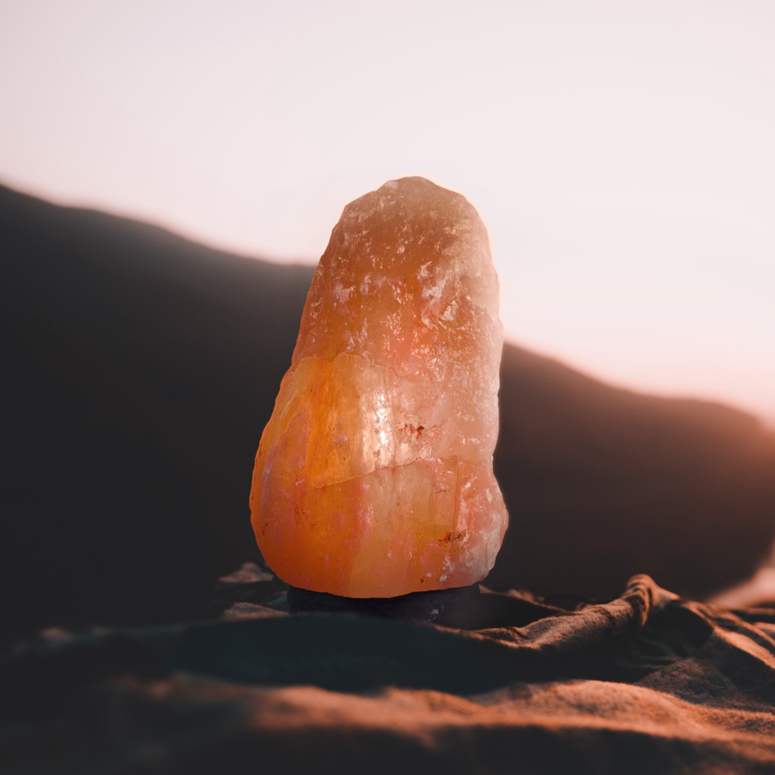 LÁMPARA DE SAL DEL HIMALAYA .