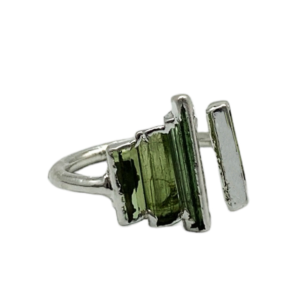 Anillo con Turmalina Verde - vista lateral