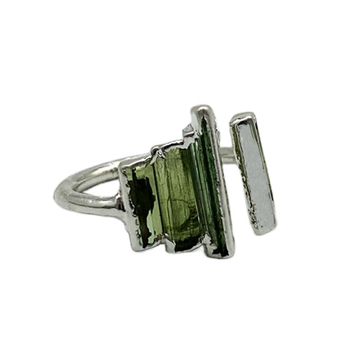 Anillo con Turmalina Verde - vista lateral