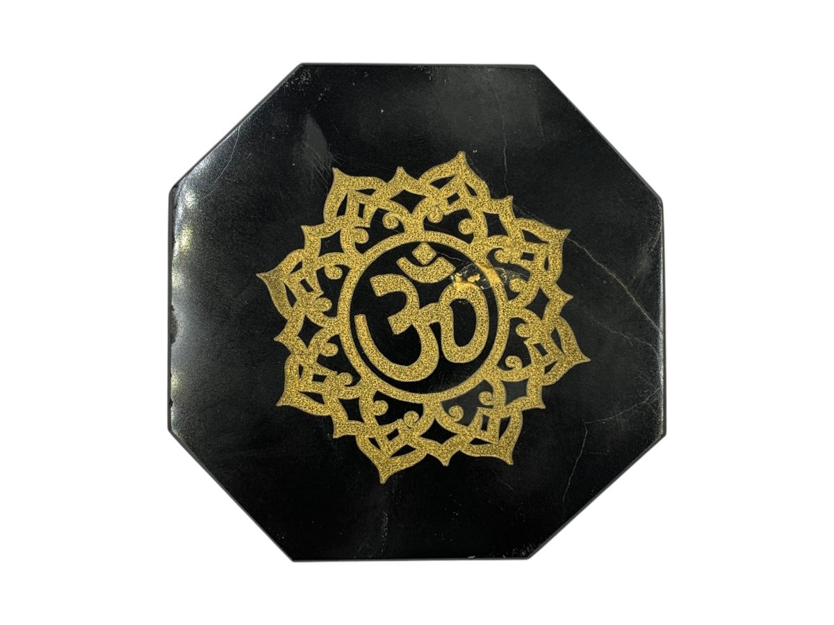 Placa de Ágata Negra con Grabado "om" - pieza natural | Mineralia