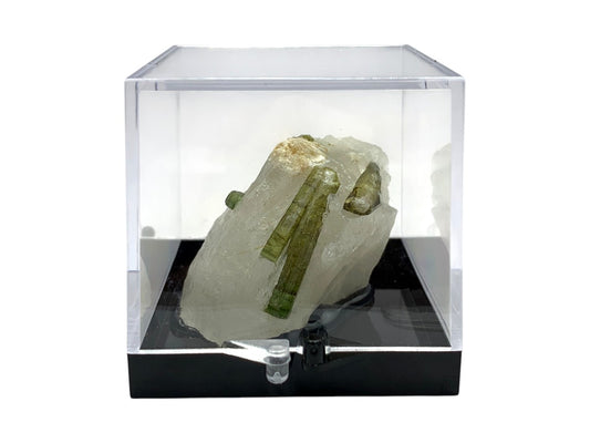 ESPECIMEN DE TURMALINA VERDE EN MATRIZ
