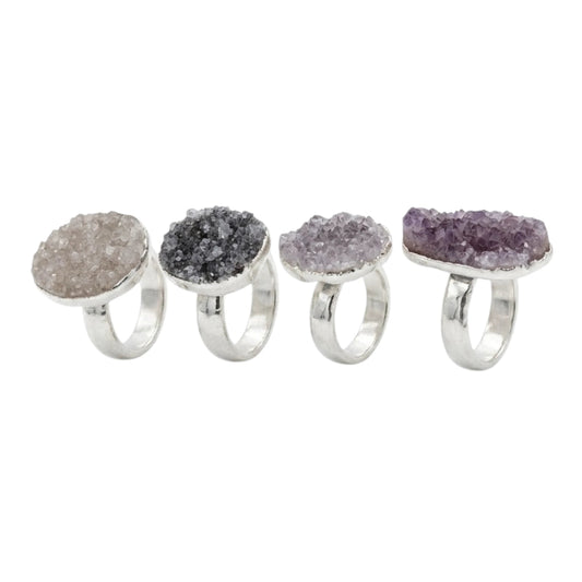 ANILLO METÁLICO MARTILLADO CON DRUSA DE AMATISTA