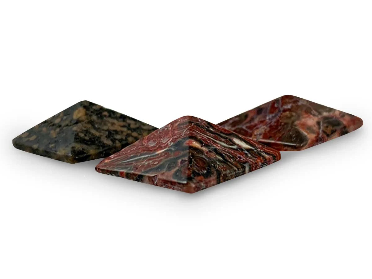 Set de Tres Pirámides Mini de Jaspe Leopardo Pulidas - en forma de pirámide