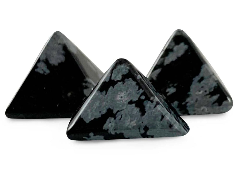 Set de Tres Pirámides Mini de Obsidiana Nevada en Punta - detalle de textura y color