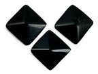 Set de Tres Pirámides Mini de Obsidiana Negra Pulidas - detalle de textura y color