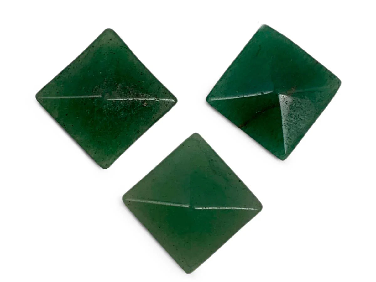 Set de Tres Pirámides Mini de Aventurina Verde Pulidas - vista lateral