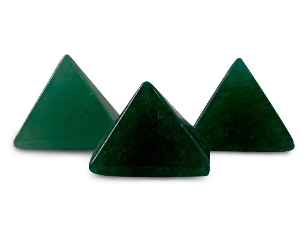 Set de Tres Pirámides de Aventurina Verde en Punta Mini - detalle de textura y color