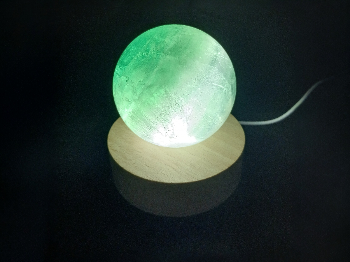 Esfera de Fluorita Iluminada - detalle de textura y color