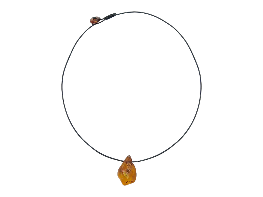Collar Corto Cuerito Centro Ámbar - collar con dije