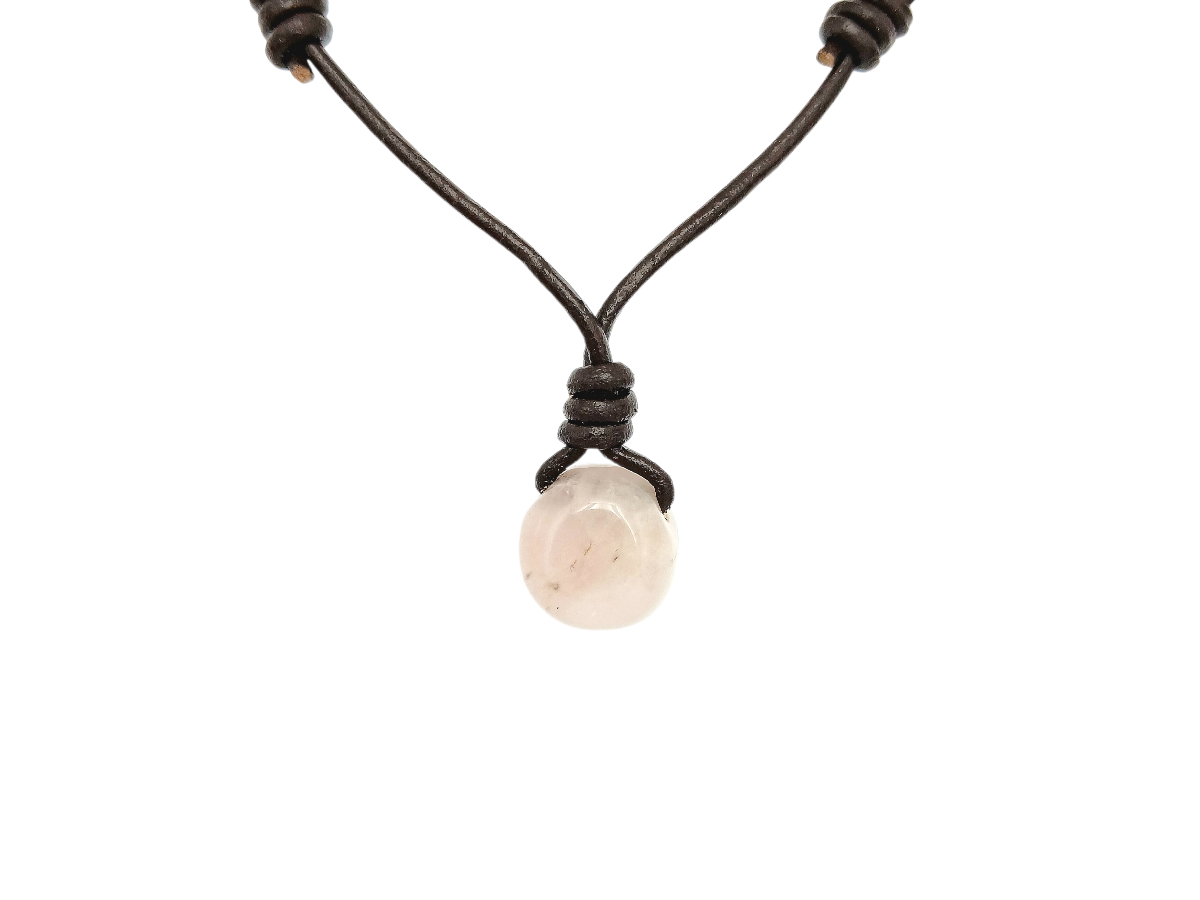 COLLAR CORTO CUERITO CENTRO CUARZO ROSA