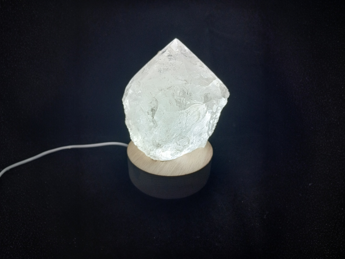 PUNTA DE CUARZO BLANCO ILUMINADA