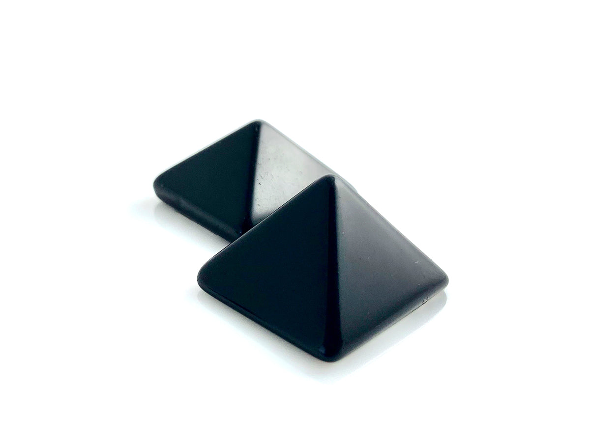 Pirámide Mini de Obsidiana Negra Brillada - vista lateral