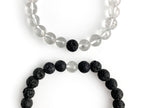 Set de Pulseras Tú y Yo de Cuarzo Blanco con Piedra Volcánica - vista lateral