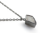 Collar Largo Pavonado con Centro Ulexita Electroformada - vista lateral