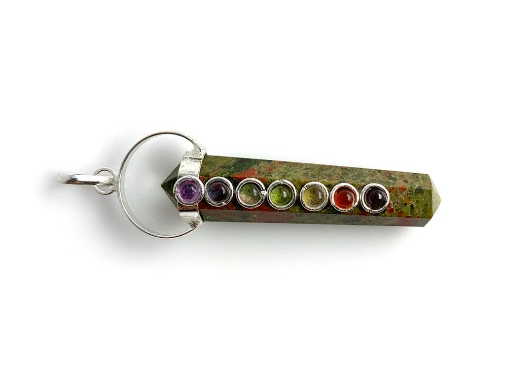 Dije Doble Punta de Unakita con Piedras Chakras Lineal - vista posterior