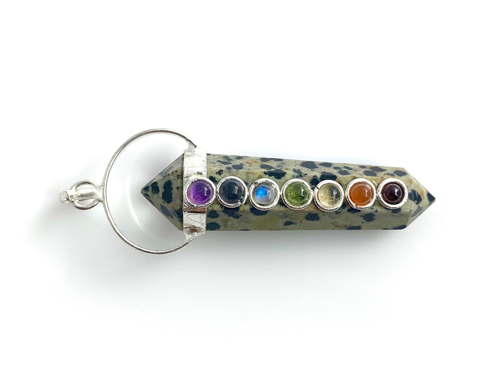 Dije Doble Punta de Jaspe Dálmata con Piedras Chakras Lineal - vista posterior