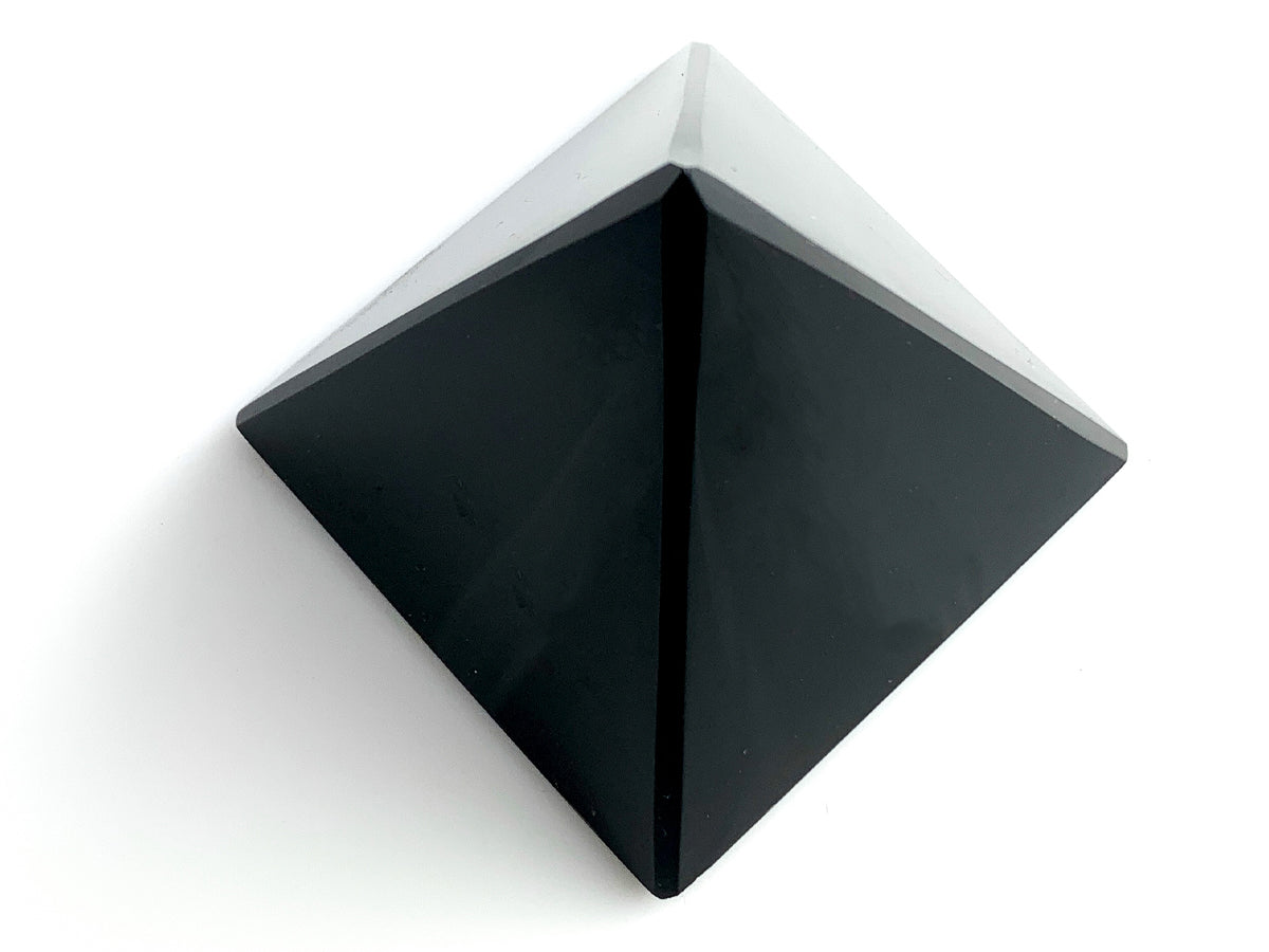 Pirámide de Obsidiana Negra Pulida - vista lateral