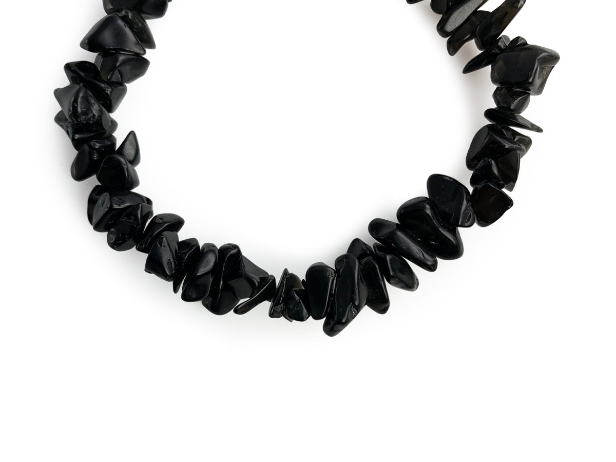 Pulsera Chips de Ónix Negro Hilo Elástico - detalle de textura y color
