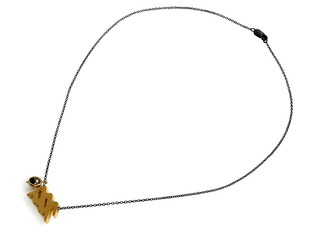 Collar del Zodiaco Acuario con Mineral Hematita - vista lateral