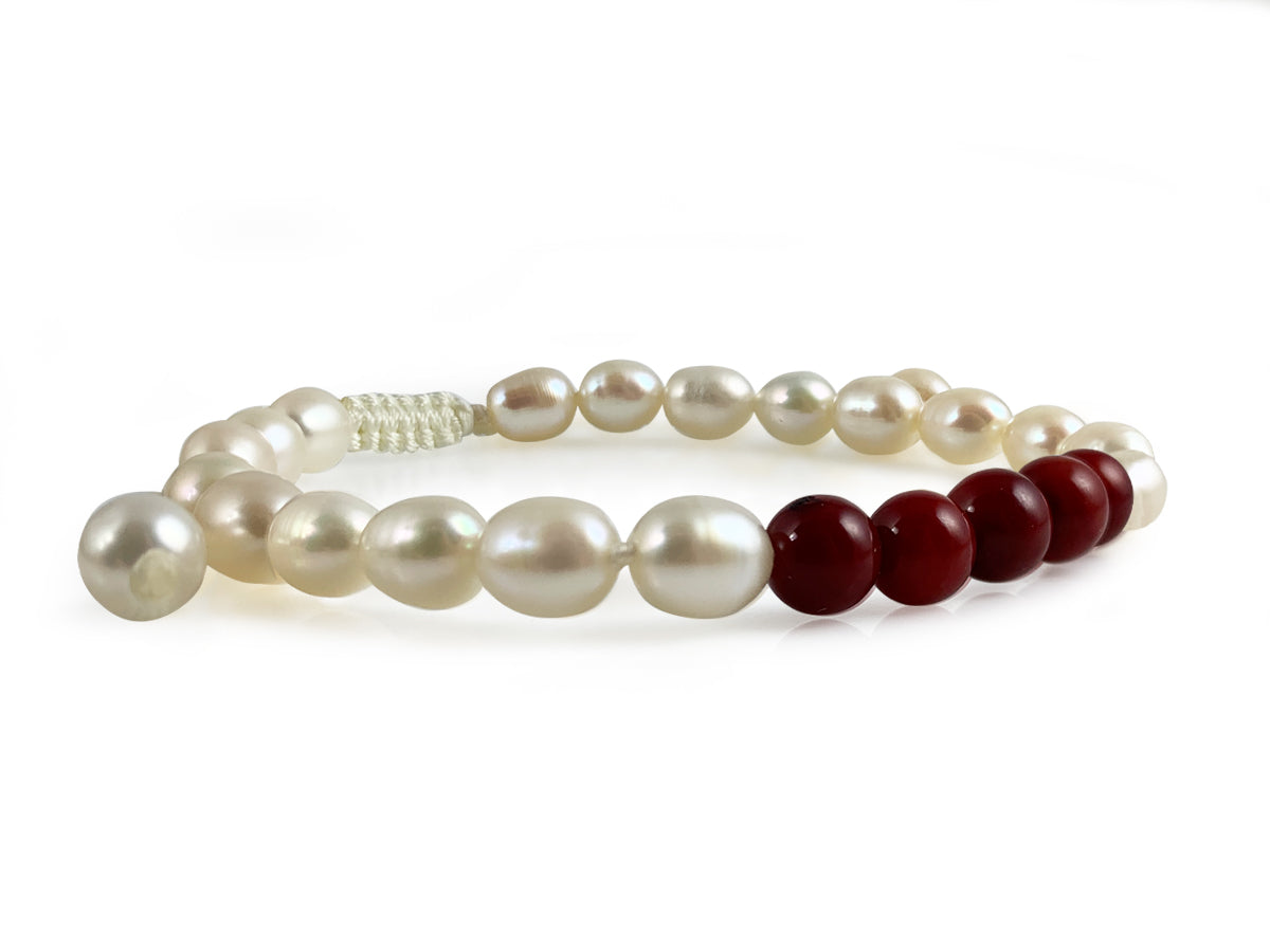 Pulsera Chakra Muladhara de Perlas y Coral Rojo - vista lateral
