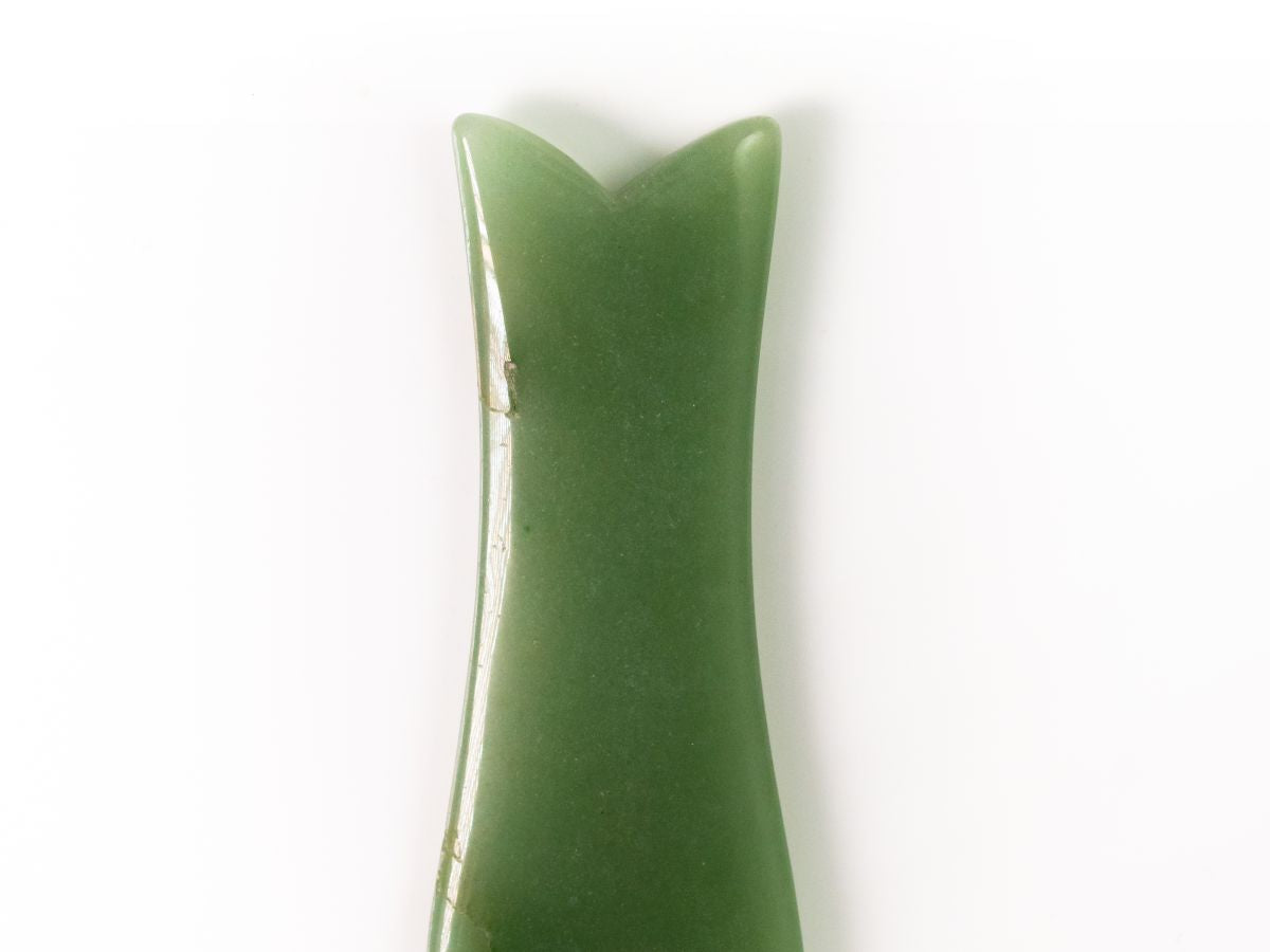 Gua-sha "cola de Pez" de Venturina Verde - vista lateral
