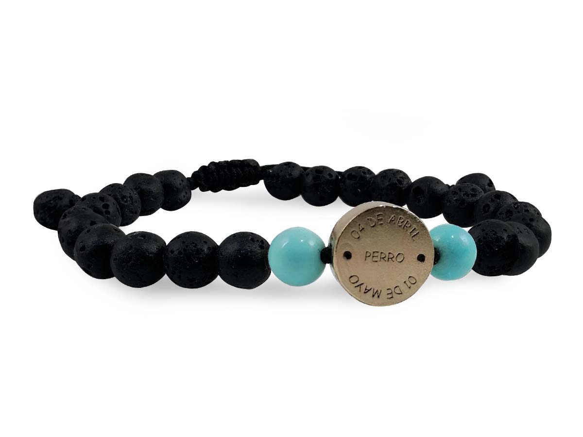 Pulsera Maya Perro de Howlita Azul y Piedra Volcánica - vista lateral