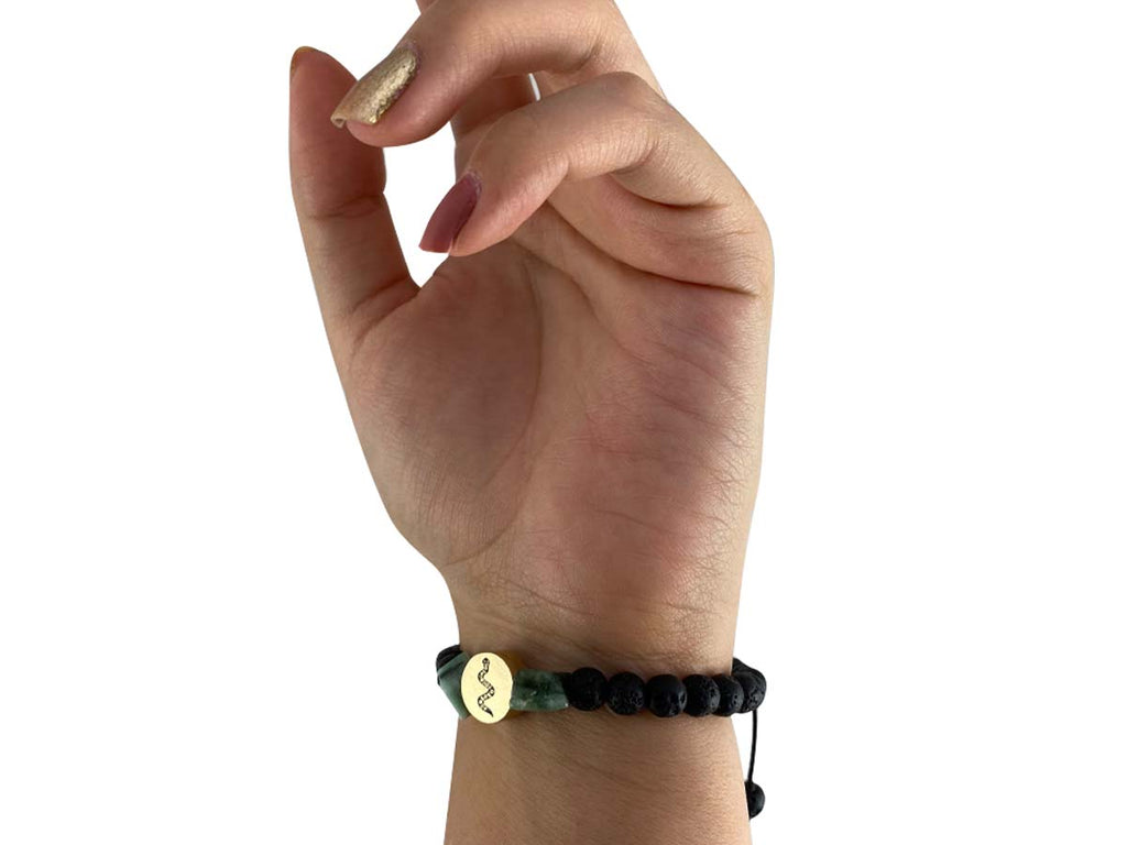 Pulsera Maya Serpiente de Esmeralda y Piedra Volcánica - detalle de textura y color