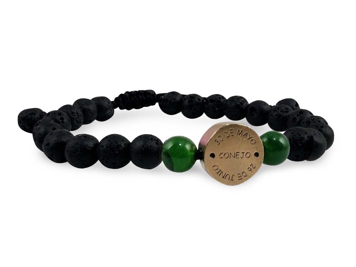 Pulsera Maya Conejo de Ágata Verde y Piedra Volcánica - vista lateral