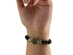 Pulsera Maya Escorpión de Cuarzo Citrino y Piedra Volcánica - detalle de textura y color