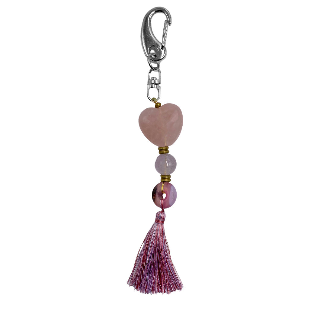 Llavero Centro Corazón de Cuarzo Rosa con Pompón - en forma de corazón