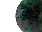 Esfera de Zoisita Rubi - detalle de textura y color